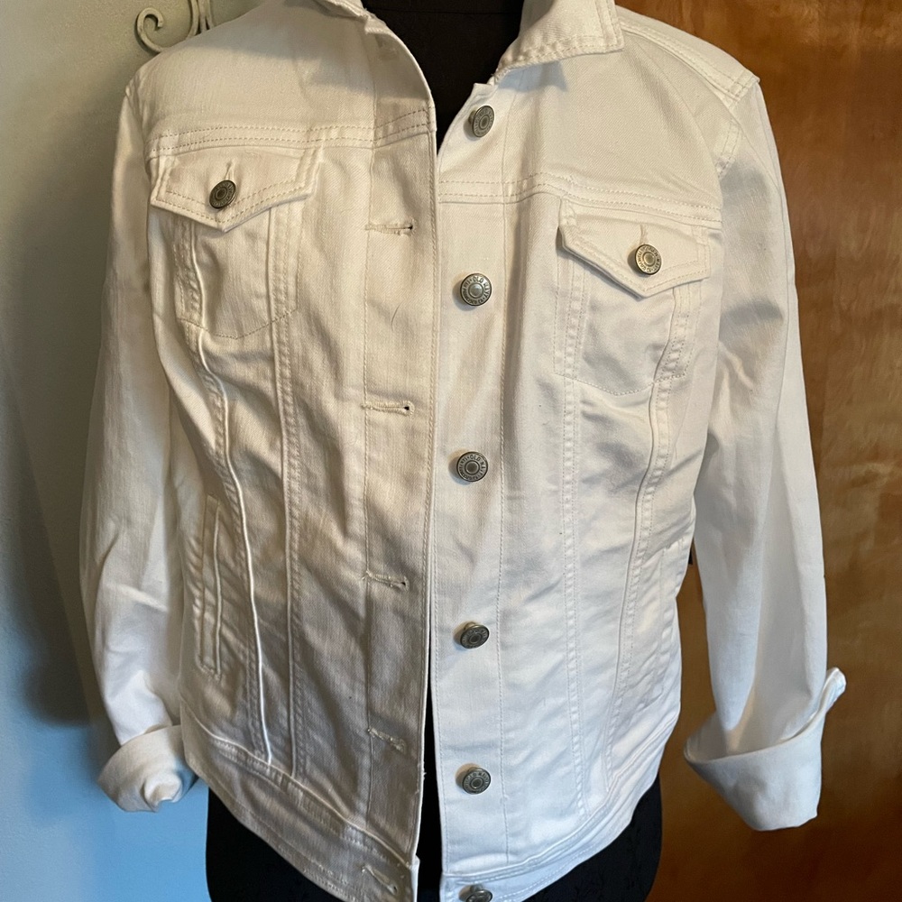Old Navy White jean jacket NWT Lg